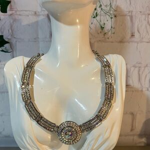 High end European made Elegant Silver Crystal Necklace🩶
